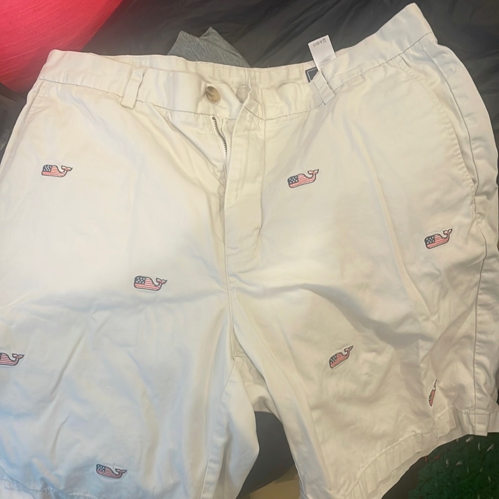 Vineyard vines USA khaki shorts